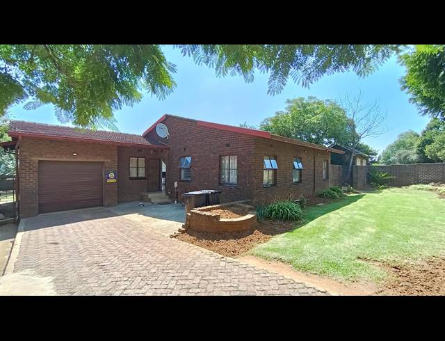3 BEDROOM FREESTANDING FOR SALE IN BIRCHLEIGH NORTH